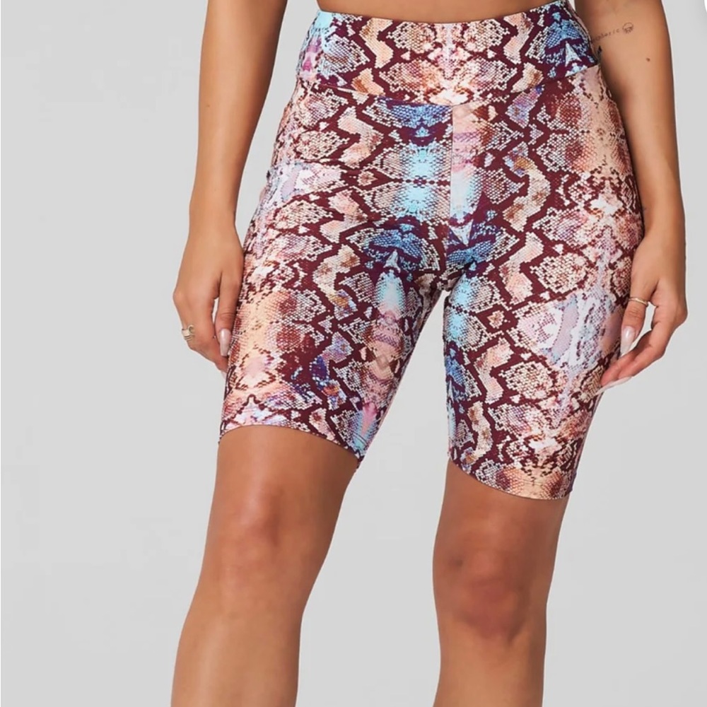 Cobra Scrunch Shorts